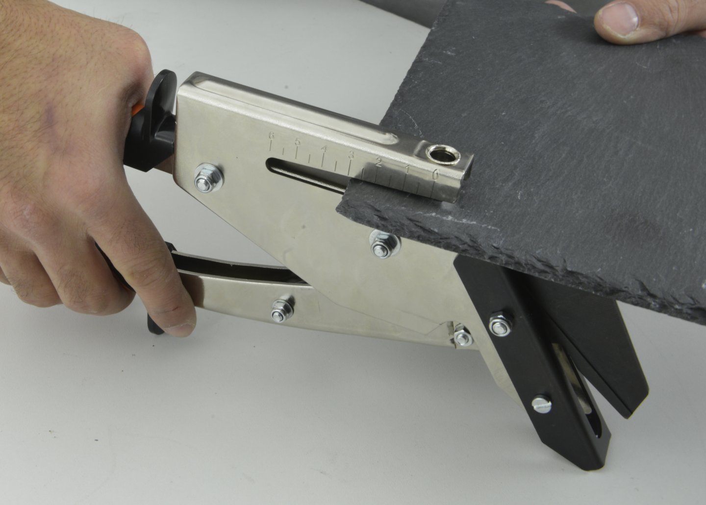 Clête pentru taiare și perfornare arzizia pe card 10