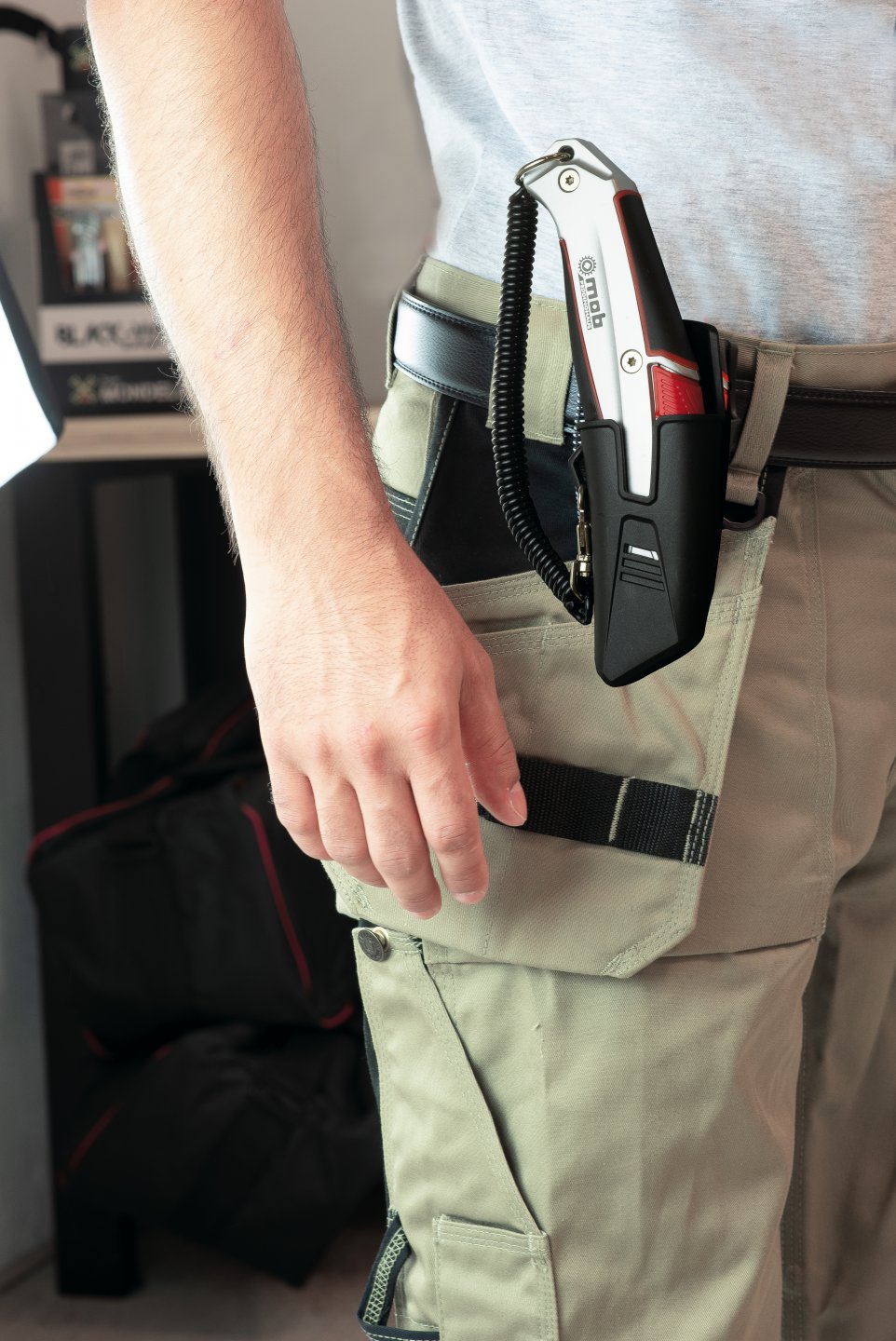 Cutter security cu cordon elastic si suport  d 04