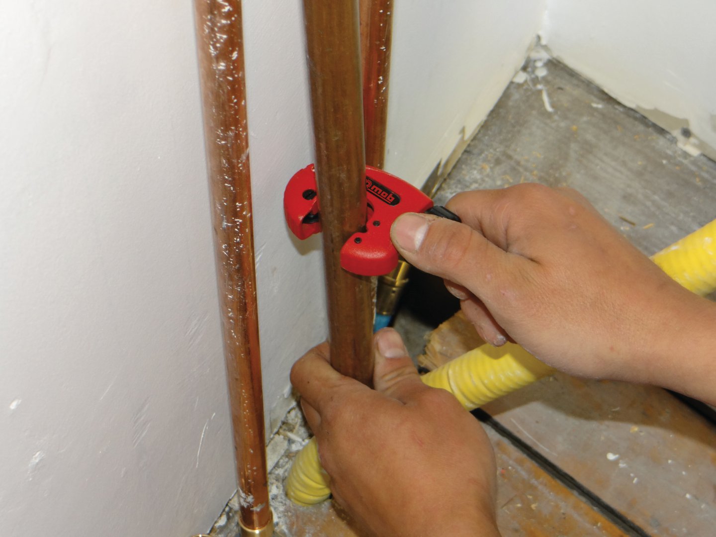 Dispozitiv mini pentru taiat tevi cupru 04