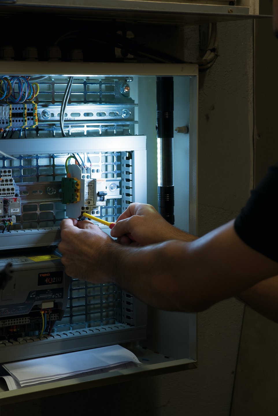 Lanterna magnetica si telescopica cu lampa lmt255 07